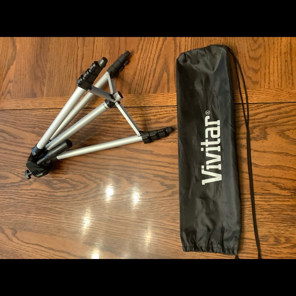 Used Vivitar tripod with bag